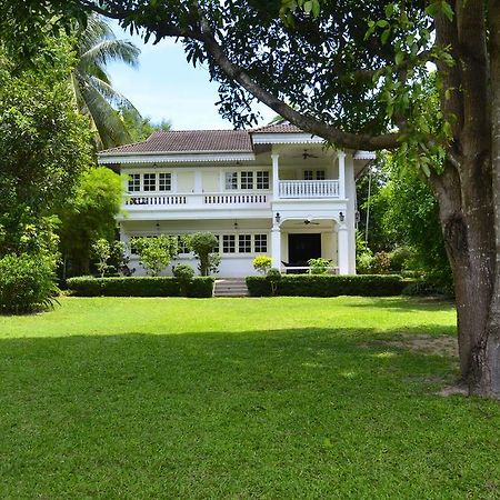 Baan Khun Nang Colonial Residence Mae Nam Exterior photo